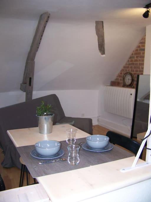 Rennes: Studio 4 Couchages, Proche Commerces, Bus. Экстерьер фото